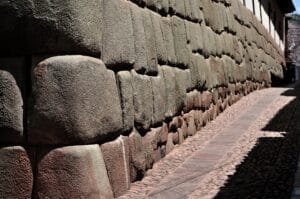 Inca Architecture: Mysteries and Marvels of an Ancient Civilization 2 12angulos piedra