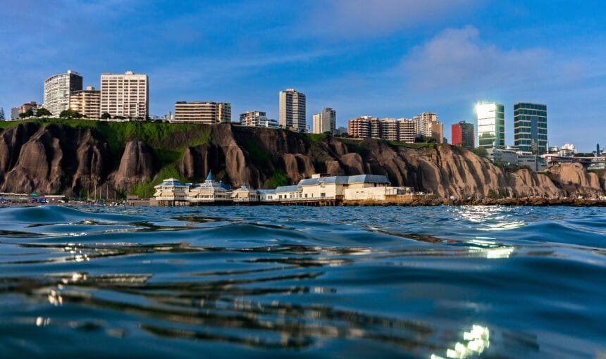 Exploring the Natural Diversity of Peru: From the Amazon Rainforest to the Coastal Deserts 3 Exploring the Natural Diversity of Peru: From the Amazon Rainforest to the Coastal Deserts