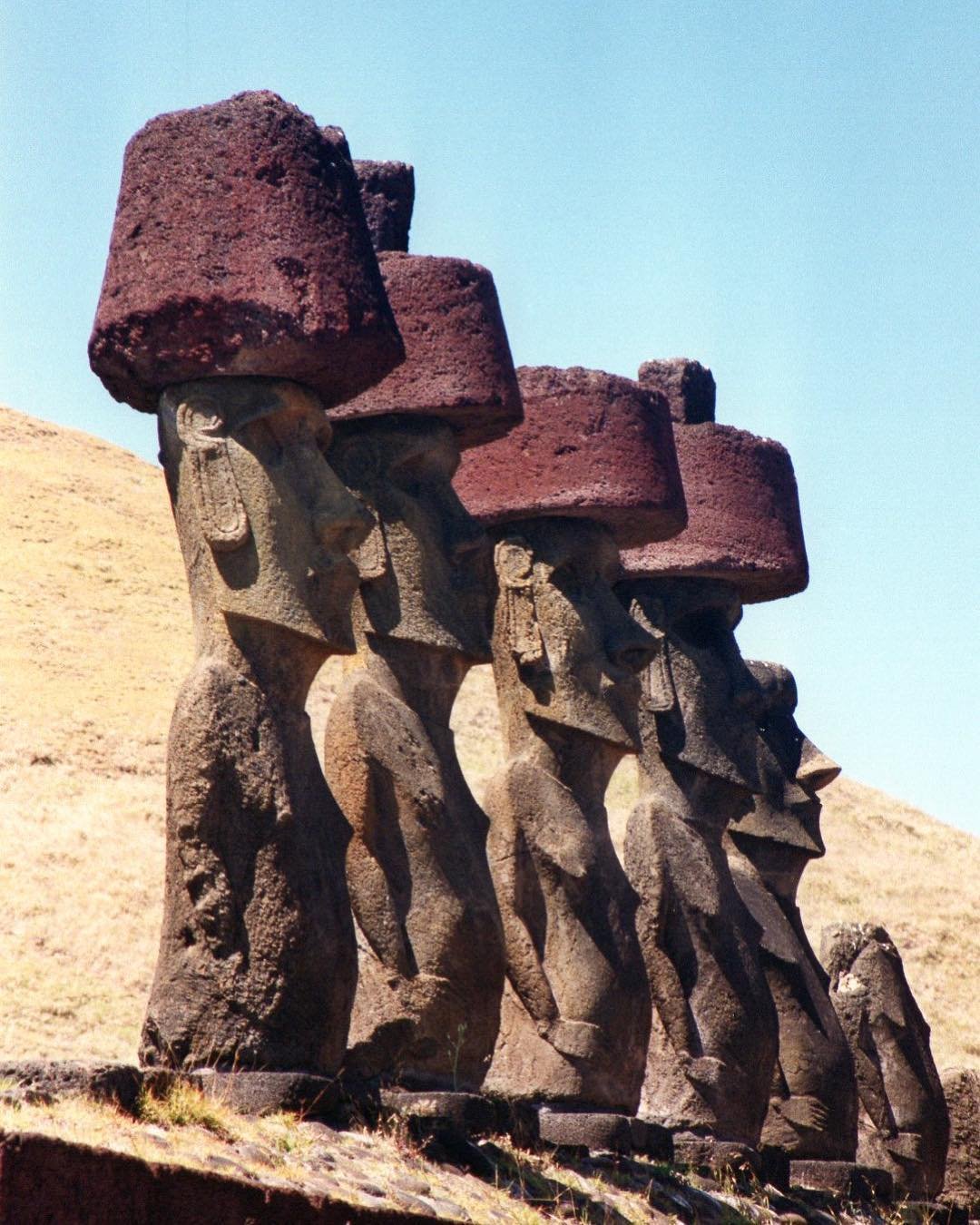 Chile 22 Isla de Pascua monumento 21