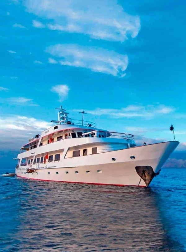 galapagos charters slider movil