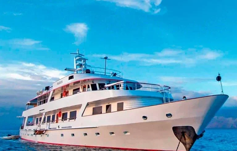 galapagos charters slider movil